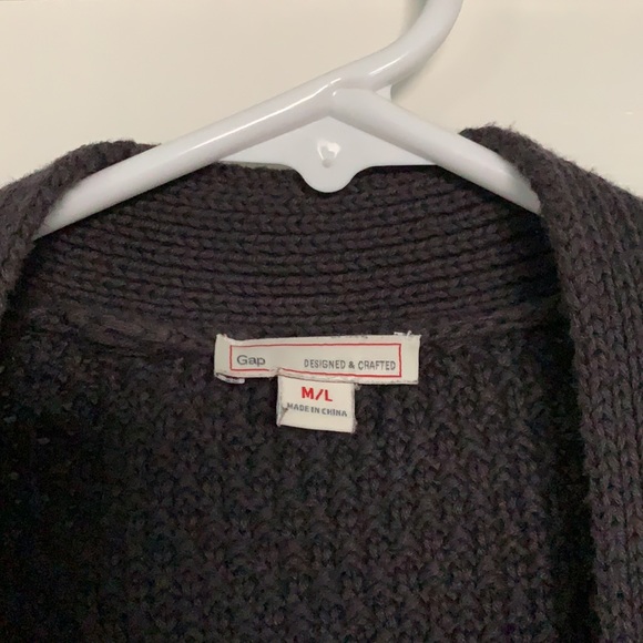 Gap knit long sleeveless cardigan 🍁 - Picture 2 of 8